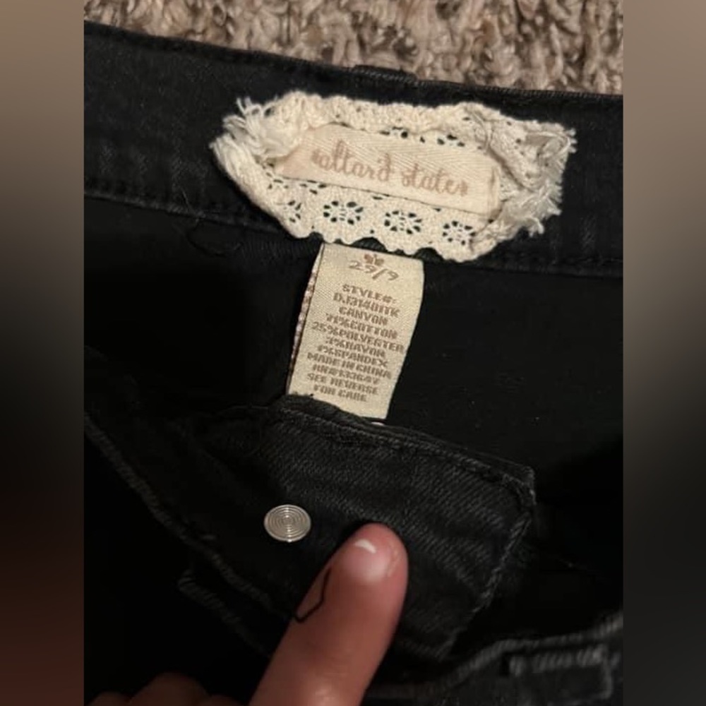 Altar’d State Shorts - Picture 2 of 2